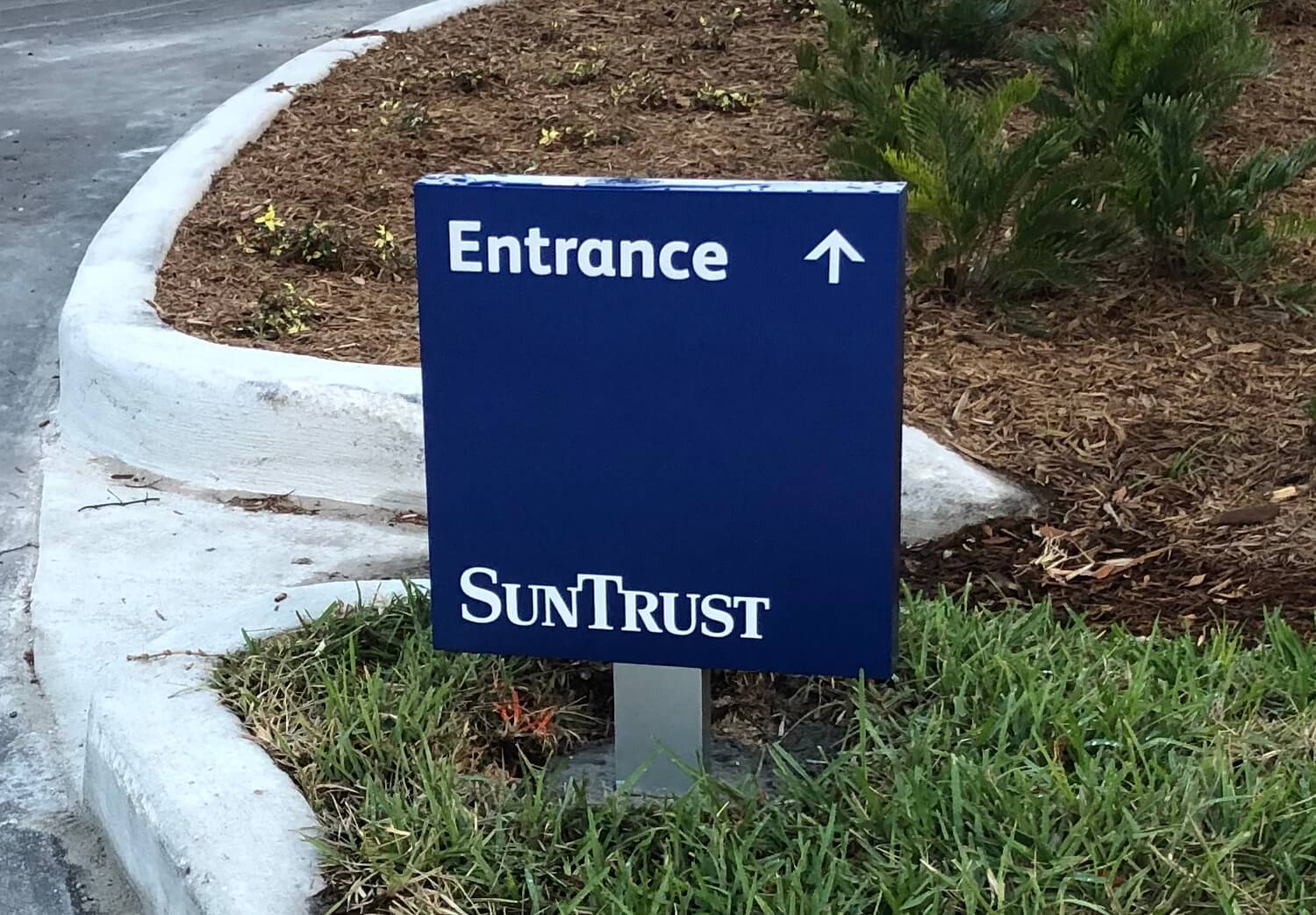 Drive-thru-directional-sign-entrance